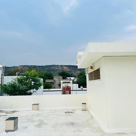 Private & Elegant 3Bhk Villa, Hillside Hideaway, 10 Mins From Mh Bus Stand Aurangabad  Buitenkant foto